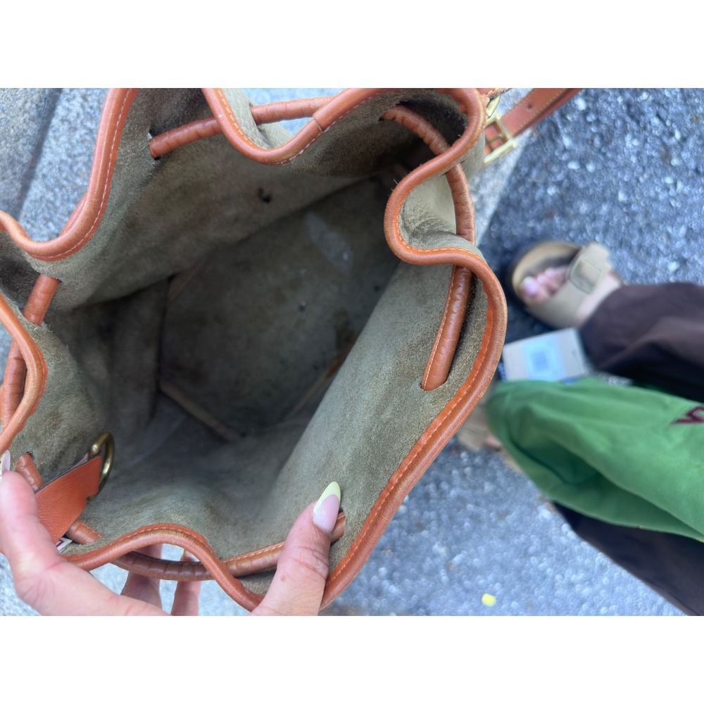Vintage Dooney & Bourke All Weather Leather Bucket Bag Taupe Tan Crossbody USA - Picture 6 of 7